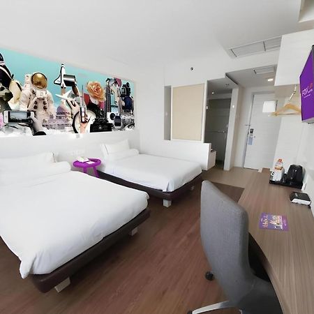 Royal Bay Hotel Makassar Buitenkant foto