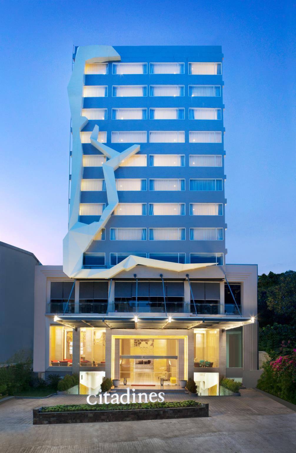 Royal Bay Hotel Makassar Buitenkant foto