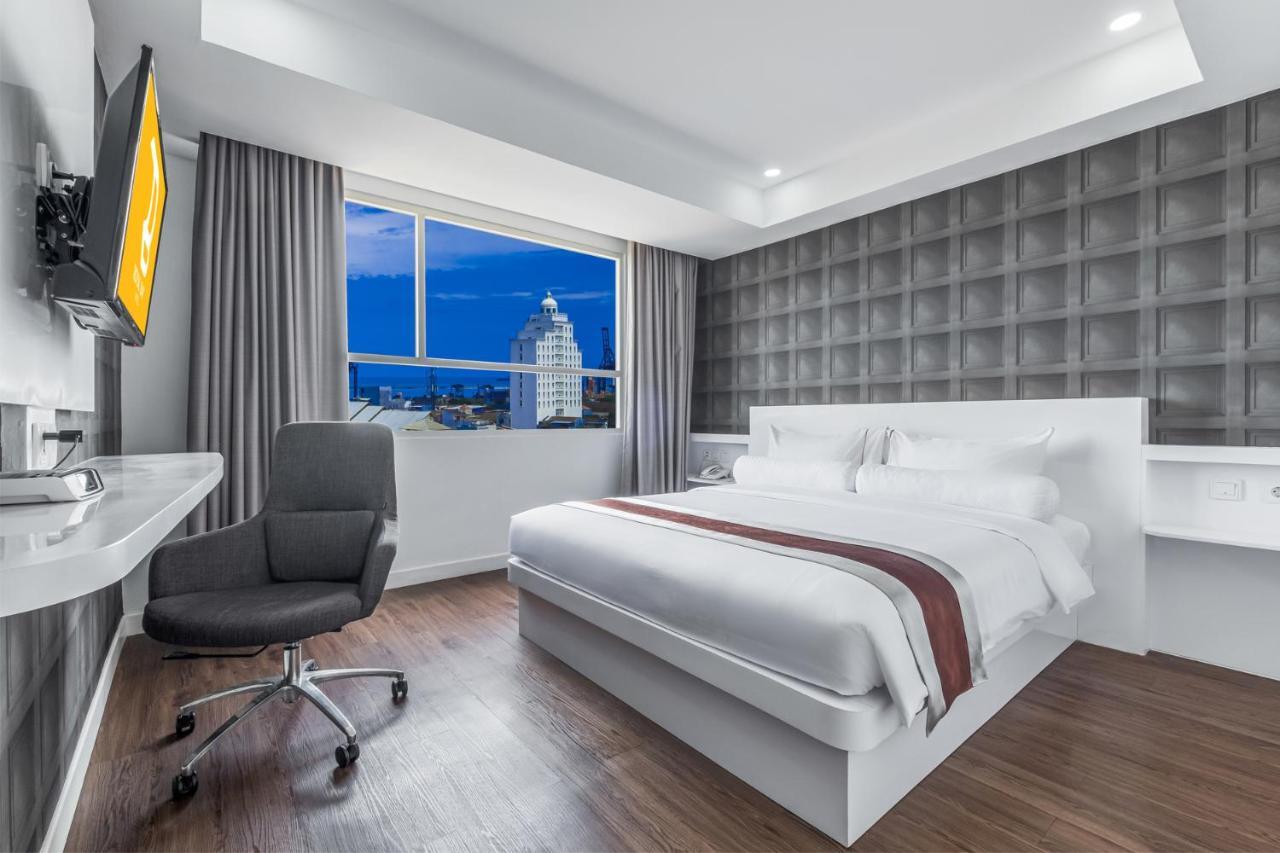 Royal Bay Hotel Makassar Buitenkant foto