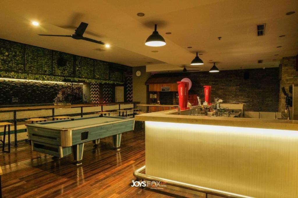 Royal Bay Hotel Makassar Buitenkant foto
