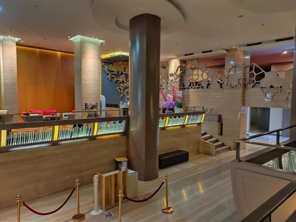 Royal Bay Hotel Makassar Buitenkant foto
