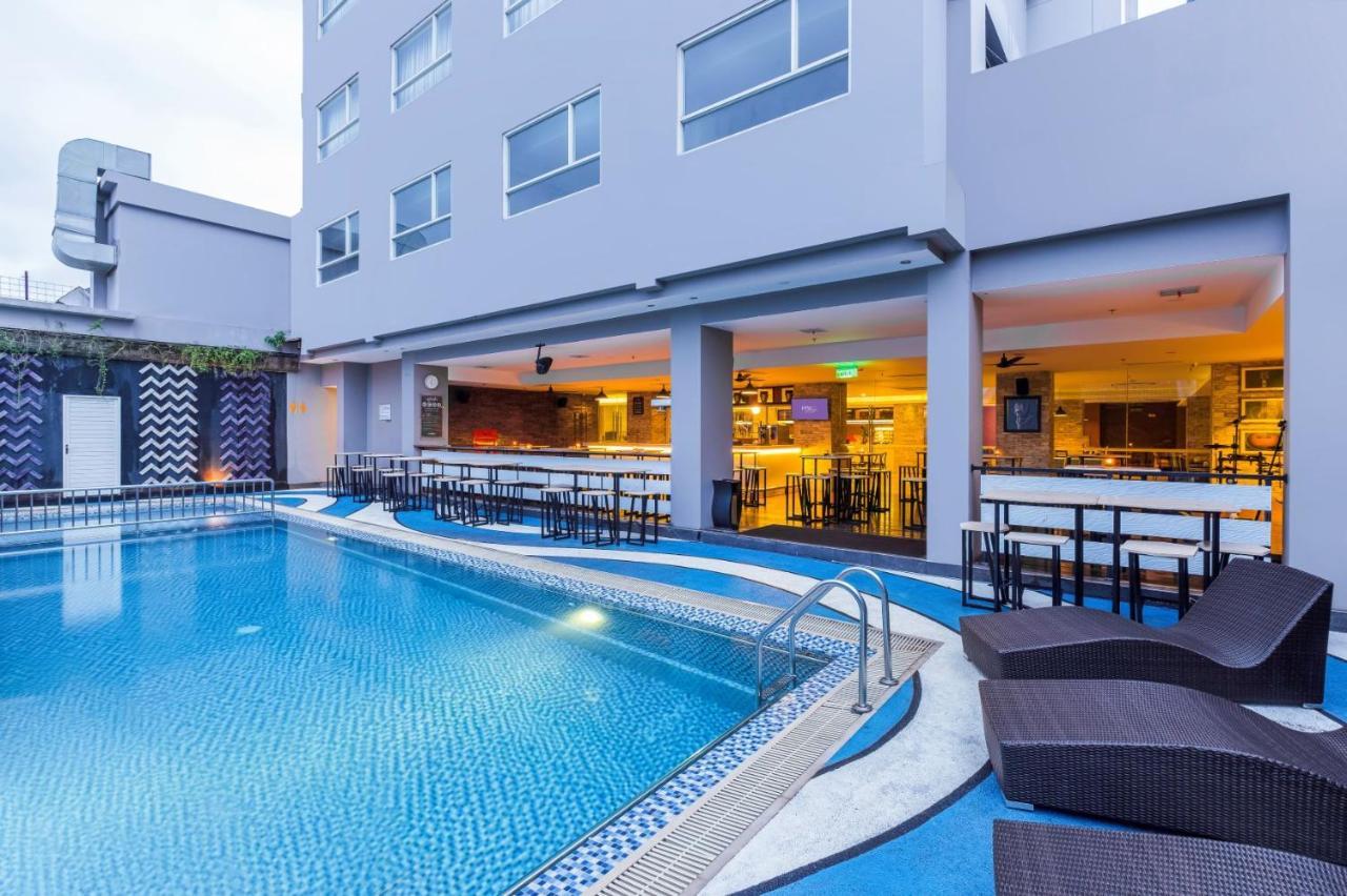 Royal Bay Hotel Makassar Buitenkant foto